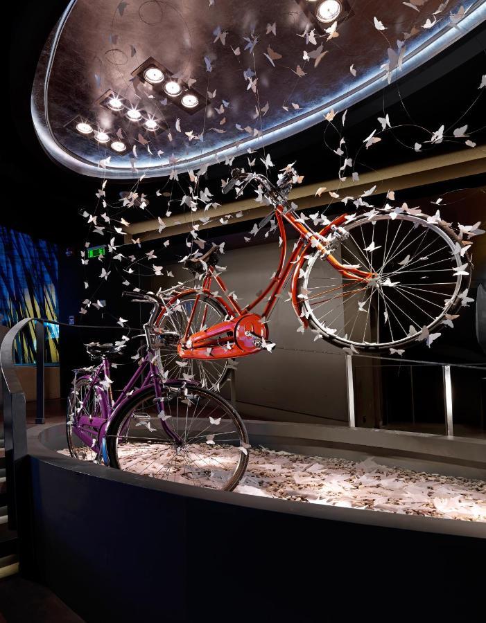 ラディソン ブルー パーク ホテル アテネ（旧パーク ホテル アテネ） エクステリア 写真 Butterfly bicycle