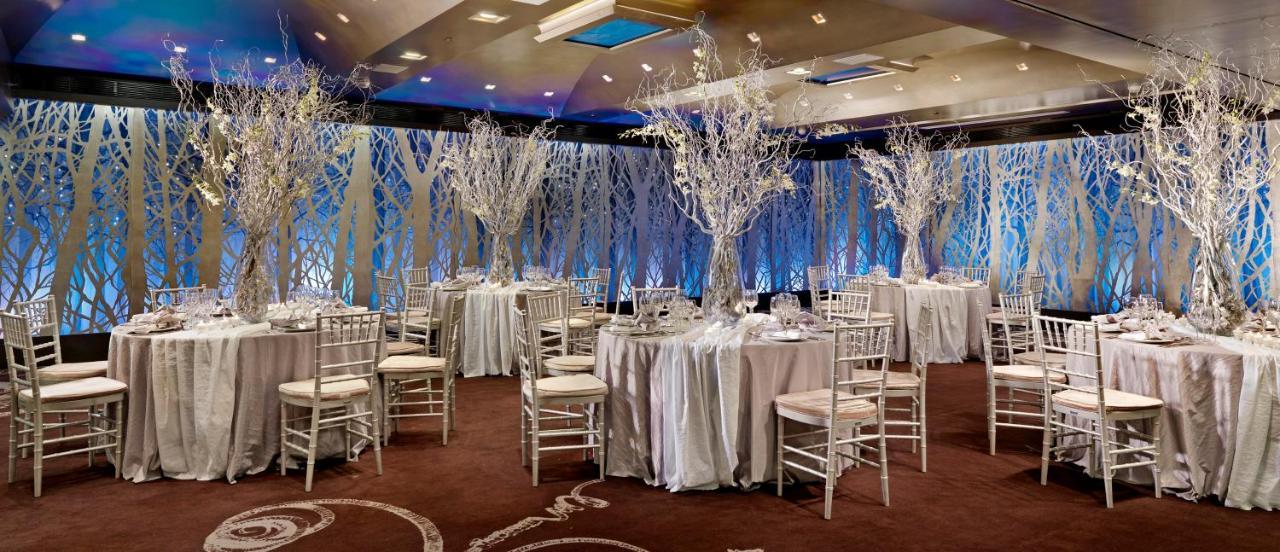ラディソン ブルー パーク ホテル アテネ（旧パーク ホテル アテネ） エクステリア 写真 The ballroom at the MGM Grand