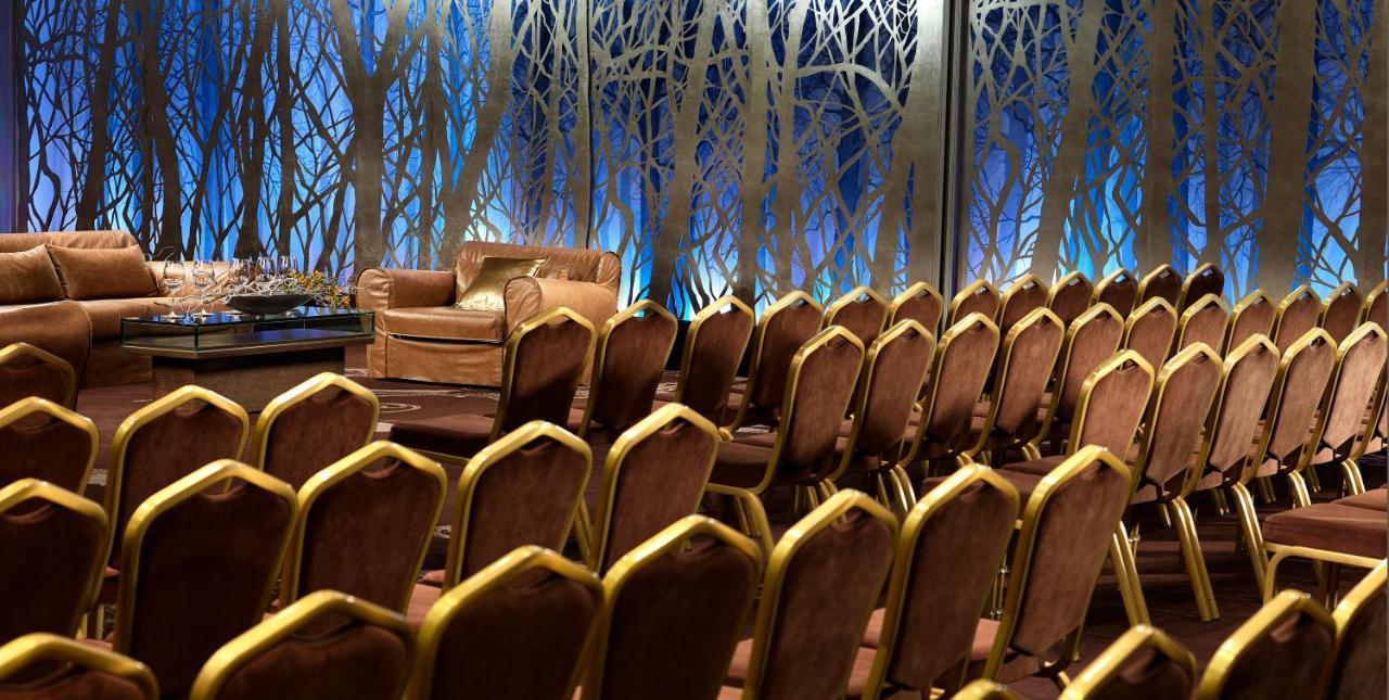 ラディソン ブルー パーク ホテル アテネ（旧パーク ホテル アテネ） エクステリア 写真 The stage of the 2009 ceremony