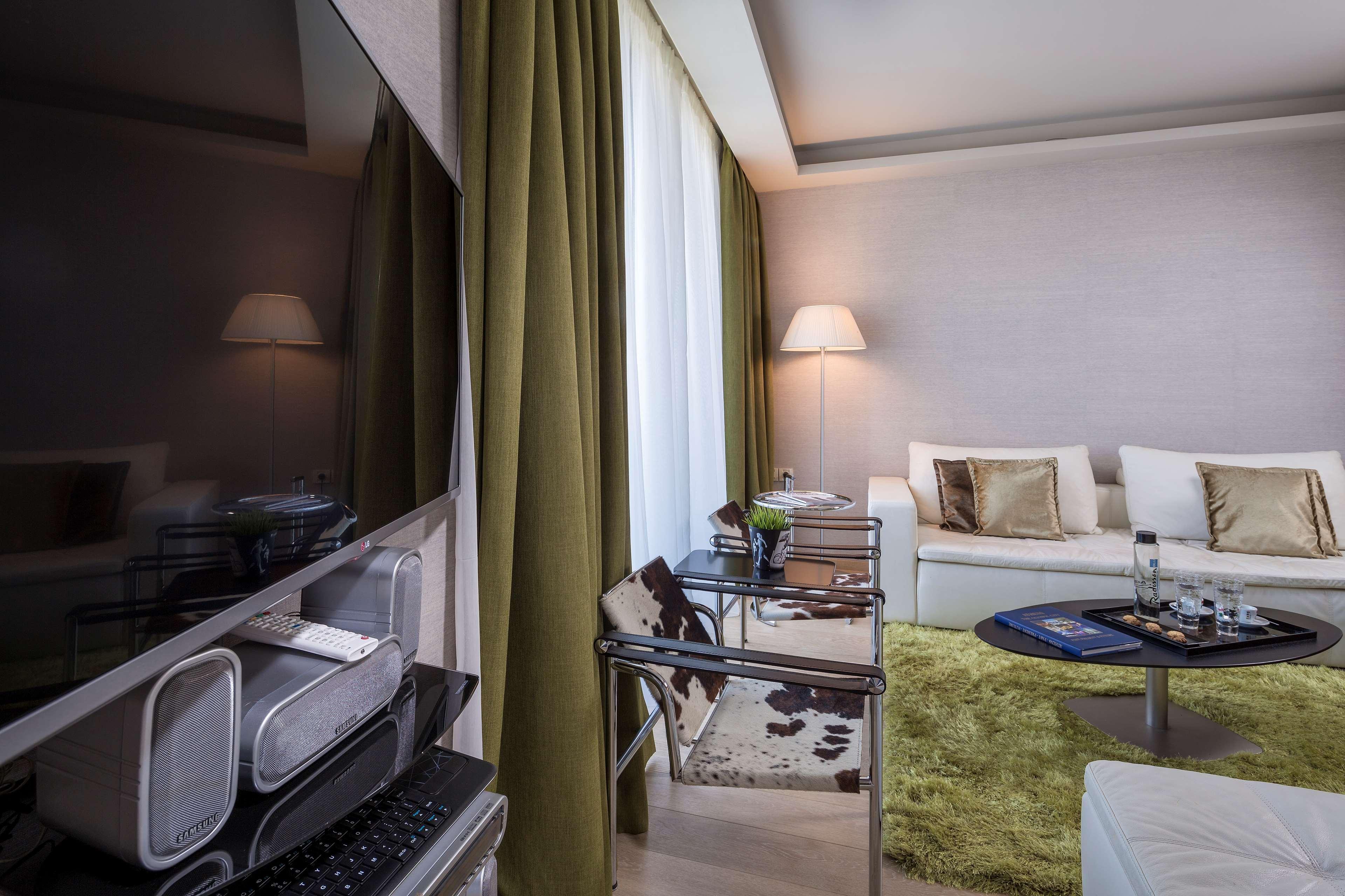 ラディソン ブルー パーク ホテル アテネ（旧パーク ホテル アテネ） エクステリア 写真 A suite at the Mandarin Oriental, Munich