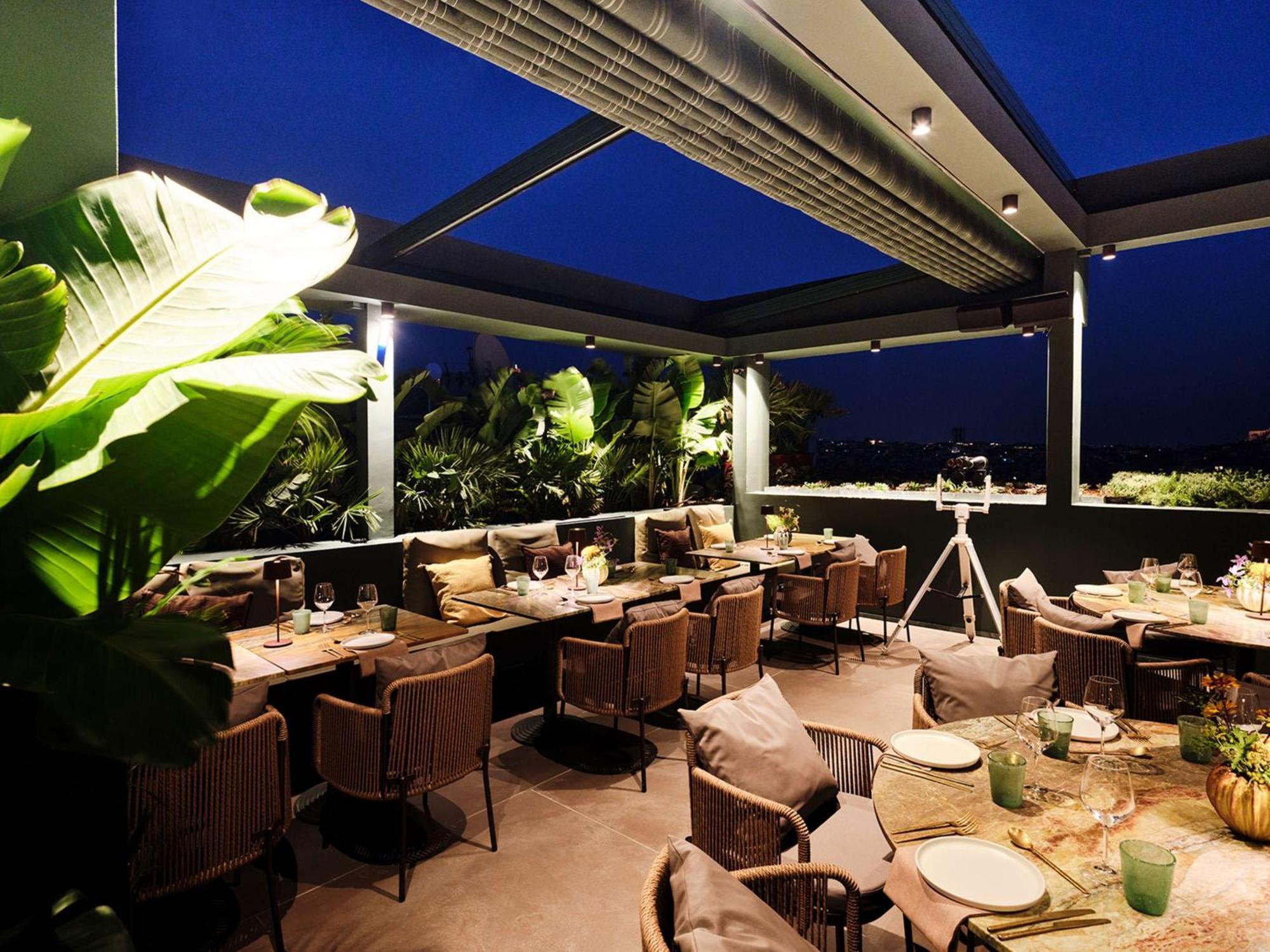ラディソン ブルー パーク ホテル アテネ（旧パーク ホテル アテネ） エクステリア 写真 The Sky Bar