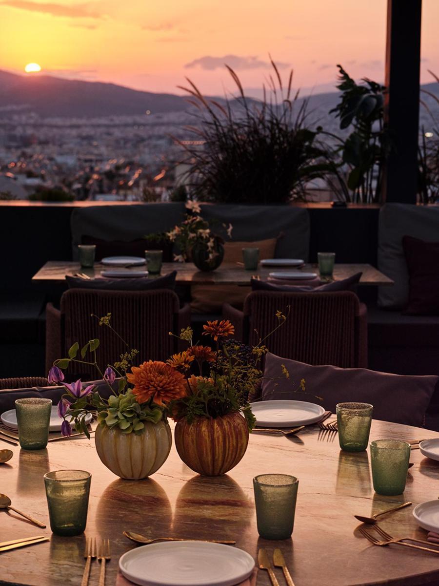 ラディソン ブルー パーク ホテル アテネ（旧パーク ホテル アテネ） エクステリア 写真 The rooftop terrace at the hotel