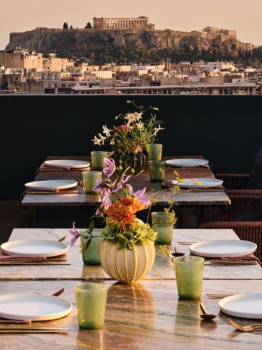 ラディソン ブルー パーク ホテル アテネ（旧パーク ホテル アテネ） エクステリア 写真 The Terrace at the London West Hollywood
