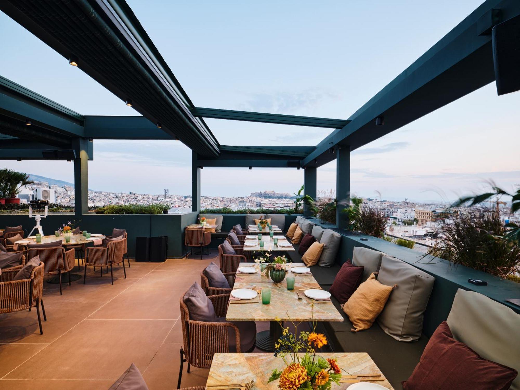 ラディソン ブルー パーク ホテル アテネ（旧パーク ホテル アテネ） エクステリア 写真 The Sky Bar