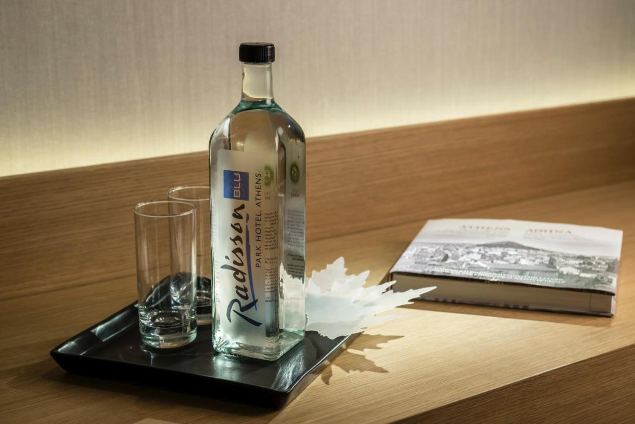 ラディソン ブルー パーク ホテル アテネ（旧パーク ホテル アテネ） エクステリア 写真 Radisson water bottle